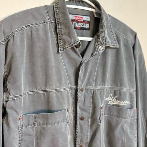 Vintage Levi's Gray Oversized Cotton Button Up Shirt Embroidered Logo - Picture 4 of 16